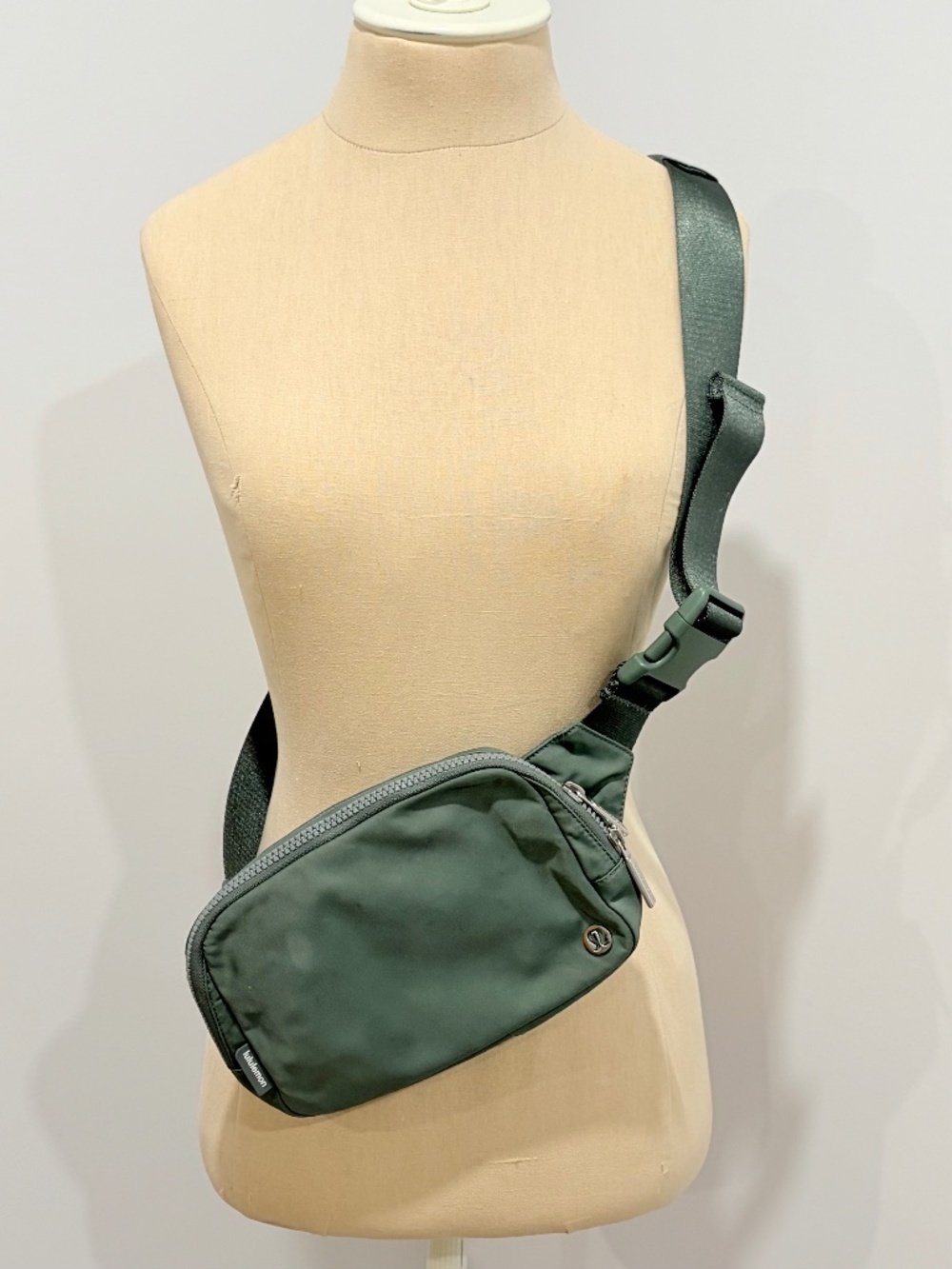 Lululemon Everywhere Belt Bag Sage Green Adjustable Strap Fanny Pack